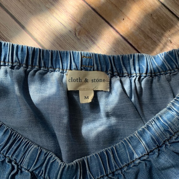 Cloth & Stone Off The Shoulder Denim Top - Picture 5 of 6